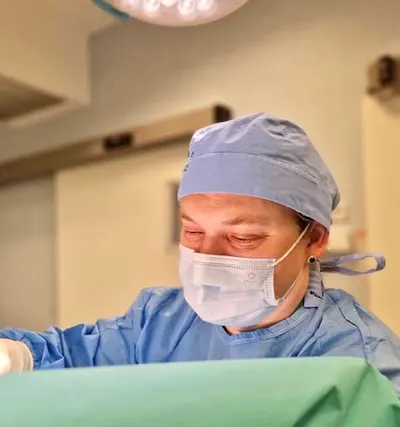 Dr n. med. IWONA CHRUŚCICKA Specjalista chirurgii ogólnej i onkologicznej